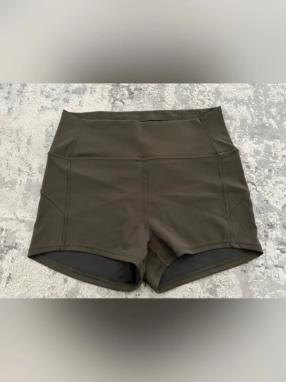 NWOT lululemon in movement 2.5” shorts size 8 dark olive